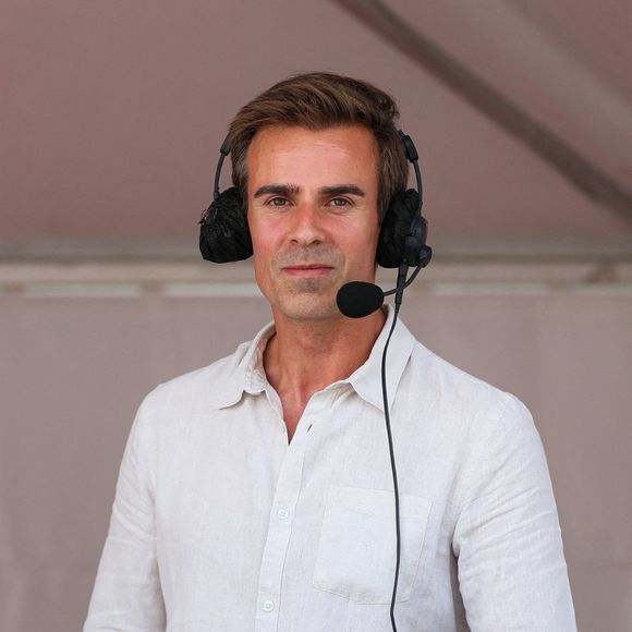 Jean-Baptiste MARTEAU, journaliste et commentateur de France Télévisions lors du Longines Paris Eiffel Jumping 2025, troisième journée à la Tour Eiffel, le 22 juin 2025 à Paris, en France. Photo : Ewen Gavet/Icon Sport/ABACAPRESS.COM
