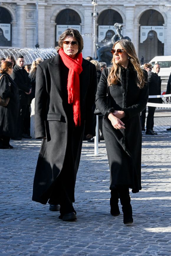Rome, Italie : Rome, décès de Valentino Garavani - Funérailles dans la Basilique de Santa Maria degli Angeli e dei Martiri - Pictured : Liz Hurley et son fils Damian (Image de crédit : © Maurizio D'Avanzo/IPA via ZUMA Press)
