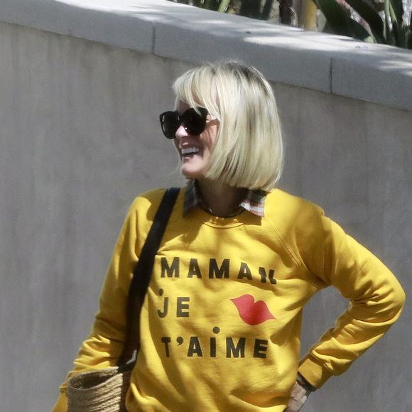 Exclusif - Laeticia Hallyday sort déjeuner en famille le jour de la fête des mères à Santa Monica le 8 mai 2022. (Agence / Bestimage).