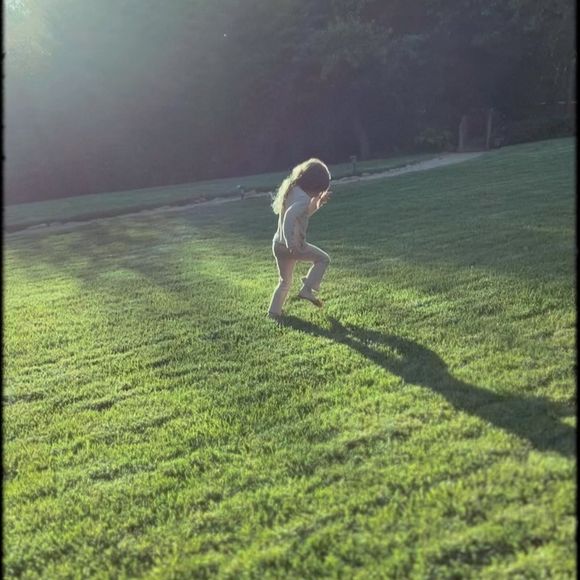 Le prince Harry et Meghan Markle protègent leurs enfants, Lilibet et Archie, de la médiatisation. Capture d'écran Instagram