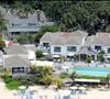 L’établissement, qui compte alors 39 chambres, suites et villas, est rapidement intégré au développement de la marque Cheval Blanc. 

Exclusif - Hotel Cheval Blanc ex hôtel Ile de France propriété du groupe LVMH sur la plage de Flamands - survol de l'île de Saint-Barthélemy. Daniel Angeli / Bestimage