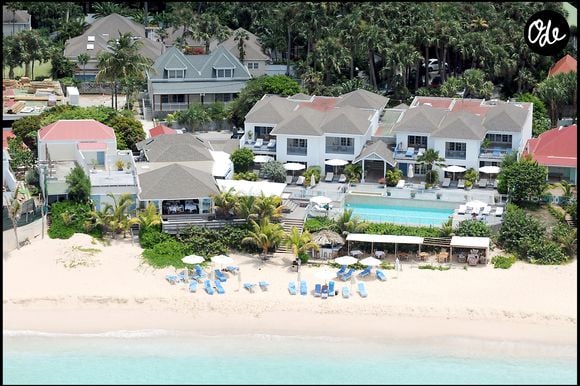 L’établissement, qui compte alors 39 chambres, suites et villas, est rapidement intégré au développement de la marque Cheval Blanc. 

Exclusif - Hotel Cheval Blanc ex hôtel Ile de France propriété du groupe LVMH sur la plage de Flamands - survol de l'île de Saint-Barthélemy. Daniel Angeli / Bestimage