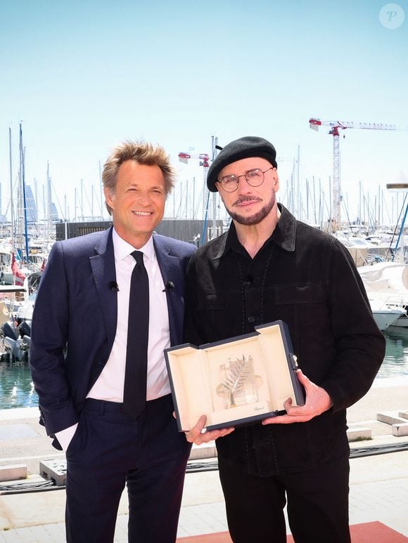 Exclusif - Laurent Delahousse, John Travolta lors de l'enregistrement de 20h30 Le Dimanche, présenté par L.Delahousse lors du 79ème Festival International du Film de Cannes le 16 mai 2026. © Jack Tribeca / Bestimage