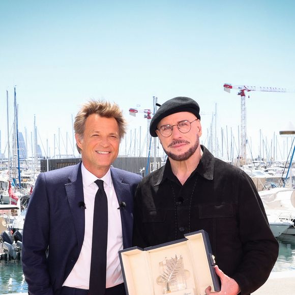 Exclusif - Laurent Delahousse, John Travolta lors de l'enregistrement de 20h30 Le Dimanche, présenté par L.Delahousse lors du 79ème Festival International du Film de Cannes le 16 mai 2026. © Jack Tribeca / Bestimage