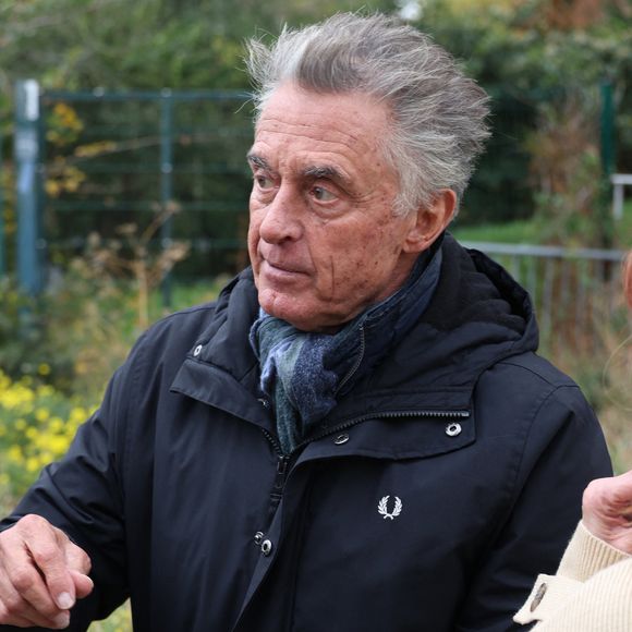 Exclusif - Gérard Holtz - Arrivées lors de l'enregistrement de l'émission "Vivement Dimanche" (du 16 novembre) à Paris le 22 octobre 2025. © Bestimage