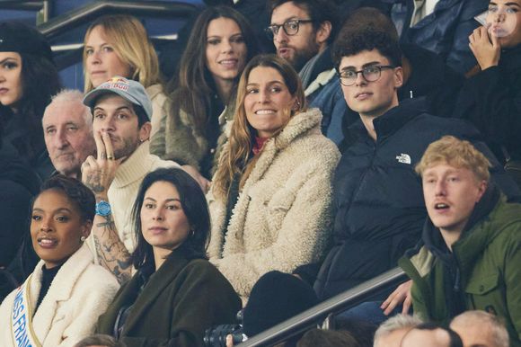 Hoshi, Pablo Mira et sa compagne Lisa Brunet, Angélique Angarni-Filopon (Miss France 2025), Laury Thilleman (Miss France 2011) et son frère Hugo Thilleman, Matthias Dandois dans les tribunes lors du match de Ligue Des Champions 2024-2025 (LDC) "PSG - Brest (7-0)" au Parc Des Princes, le 19 février 2025.
© Cyril Moreau/Bestimage