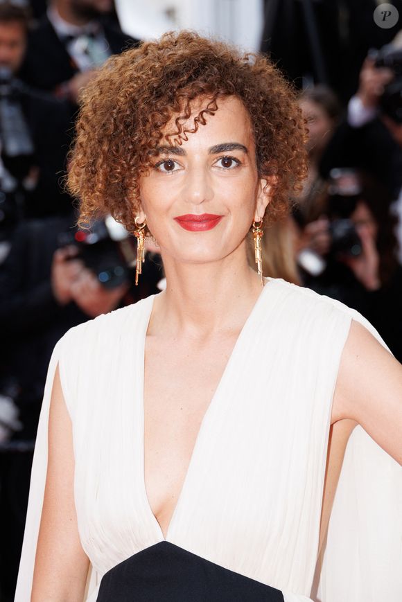 "A l'époque, ce n'était pas si commun de voir à Paris une fille avec un physique maghrébin, les sourcils épais, les cheveux frisés", s'est-elle souvenue. 

Leïla Slimani - Montée des marches du film « Eddington » lors du 78ème Festival International du Film de Cannes, au Palais des Festivals à Cannes. Le 16 mai 2025
© Jacovides-Moreau / Bestimage