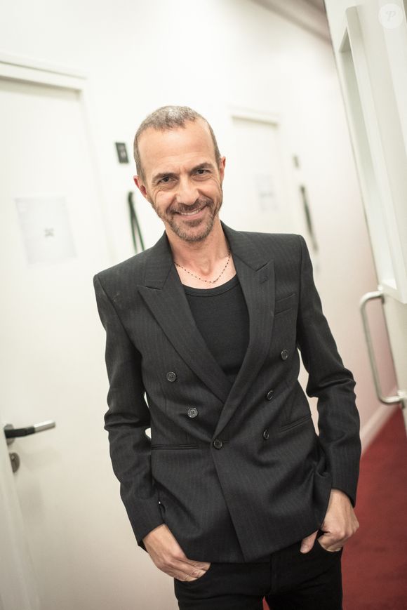 Exclusif - Calogero en backstage de l'enregistrement de l'émission "Serge Lama, le dernier rappel" présentée par F. Bollaert, diffusée le vendredi 21 novembre 2025 sur France 3 à 21h10, au théâtre Marigny à Paris, France, le 29 avril 2025. © Clovis-Moreau/Bestimage