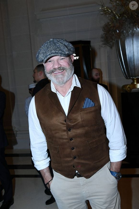 Mais aussi le soutien qu’il apporte bien au-delà des caméras !

Philippe Etchebest - Soirée du 10ème anniversaire de l'hôtel Peninsula à Paris le 28 novembre 2024. © Rachid Bellak/Bestimage