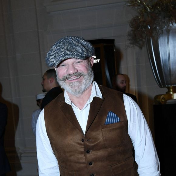 Mais aussi le soutien qu’il apporte bien au-delà des caméras !

Philippe Etchebest - Soirée du 10ème anniversaire de l'hôtel Peninsula à Paris le 28 novembre 2024. © Rachid Bellak/Bestimage