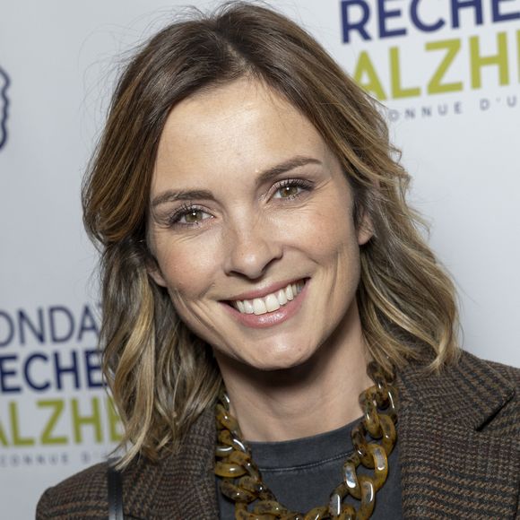 Isabelle Ithurburu au photocall du concert du gala des 20 ans de la fondation Recherche Alzheimer "2 générations chantent pour la 3ème" à l'Olympia à Paris le 18 mars 2024. © Cyril Moreau / Bestimage