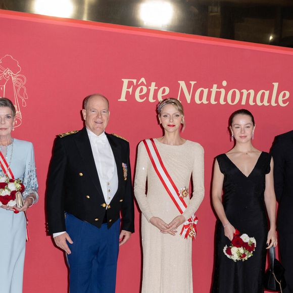 Andrea Casiraghi, La princesse Caroline de Hanovre, Le prince Albert II de Monaco, La princesse Charlène de Monaco, La princesse Alexandra de Hanovre, Pierre Casiraghi et Ben Sylvester Strautmann - La famille princière de Monaco arrive au gala "Bonsoir Monte-Carlo - Grande revue - Josephine Baker" à l'opéra de Monte-Carlo à l'occasion de la fête nationale le 19 novembre 2025.

© Olivier Huitel / Pool Monaco / Bestimage