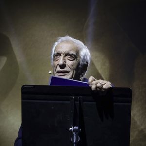 Les organisateurs saluent une décision prise "dans un esprit de responsabilité et d’attachement à l’événement". 

Gérard Darmon à la soirée hommage "7 octobre - 2 ans après" en mémoire des victimes du 7 octobre et en soutien aux otages du Hamas à la salle Pleyel à Paris le 5 octobre 2025.
© Jack Tribeca / Bestimage