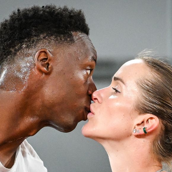 Ensemble depuis 2018, le couple de champions s'épanouit pleinement, et encore plus depuis la naissance de leur fille Skai en 2022.

Elina Svitolina et Gael Monfils lors d'une séance d'entraînement du tournoi de tennis Roland-Garros, le 20 mai 2026 à Paris. 

© Matthieu Mirville/ZUMA Press Wire/Bestimage