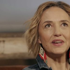 Hélène de Fougerolles dans Un dimanche à la campagne sur France 2
