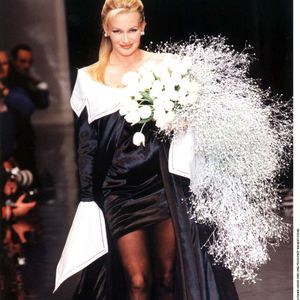 même si la star savoure le milieu de la mode et ses paillettes

Estelle Lefébure lors du défilé Christian Dior en 1995
©RINDOFF-GARCIA / BESTIMAGE