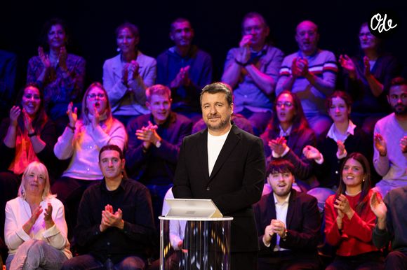 Exclusif - Bruno Guillon lors de l'enregistrement de l'émission "Qui Ment?" présentée par B.Guillon et diffusée le 20 août 2026 sur France 2, à Saint-Denis, Seine Daint-Denis, France, le 24 novembre 2025. © Jeremy Melloul/Bestimage