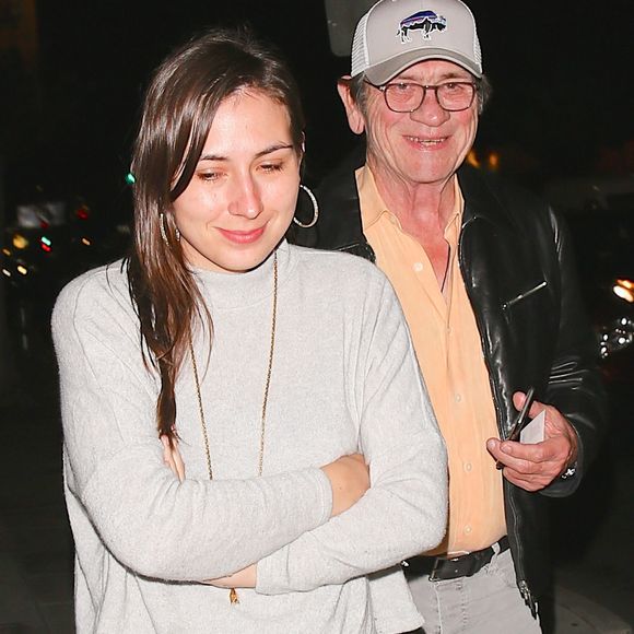 Rétro - Décès de Victoria Jones, fille de Tommy Lee Jones, retrouvée sans vie dans un hôtel à l'âge de 34 ans - Tommy Lee Jones et sa fille Victoria reviennent d'un dîner au restaurant Matsushisa à Beverly Hills le 10 juin 2017.
Backgrid USA / Bestimage