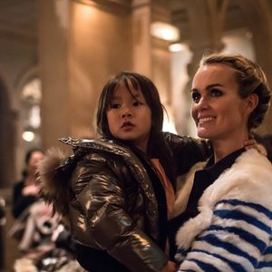 Exclusif - Laeticia Hallyday et sa fille Joy - Aftershow après le concert caritatif de Johnny Hallyday pour l'association de sa femme "La Bonne Etoile", qui vient en aide aux enfants du Vietnam, au Trianon a Paris, le 15 décembre 2013. © CYRIL MOREAU / BESTIMAGE