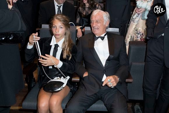 Elle est passionnée de géopolitique et d'histoire

Stella Belmondo et son père Jean-Paul Belmondo (Smoking Dior, chaussures Carvil) - 42ème cérémonie des César à la salle Pleyel à Paris le 24 février 2017. © Olivier Borde / Dominique Jacovides / Bestimage