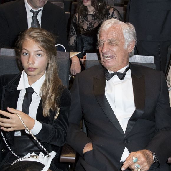 Elle est passionnée de géopolitique et d'histoire

Stella Belmondo et son père Jean-Paul Belmondo (Smoking Dior, chaussures Carvil) - 42ème cérémonie des César à la salle Pleyel à Paris le 24 février 2017. © Olivier Borde / Dominique Jacovides / Bestimage