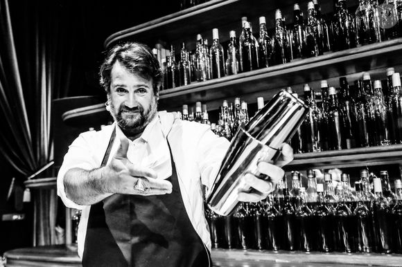 Depuis, il a fondu et "pèse ses légumes" !

Exclusif -  Laurent Regairaz, dit Chicandier, -  "À crédit et en stéréo", une soirée avec Laurent Gerra et Eddy Mitchell, 9 musiciens (et un barman, l’humoriste Chicandier) pour un spectacle unique de chansons et d’humour, spécialement créé pour être diffusé sur Internet le 27 mai 2021. © ANDRED / Bestimage