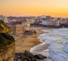 Chaque été, le pays Basque attire des célébrités, et notamment Biarritz. La ville est une véritable perle de la côte basque avec ses palaces, son casino Art déco et son architecture Belle Epoque. 

Photo de la ville de Biarritz. © Atom Druid / 123RF
