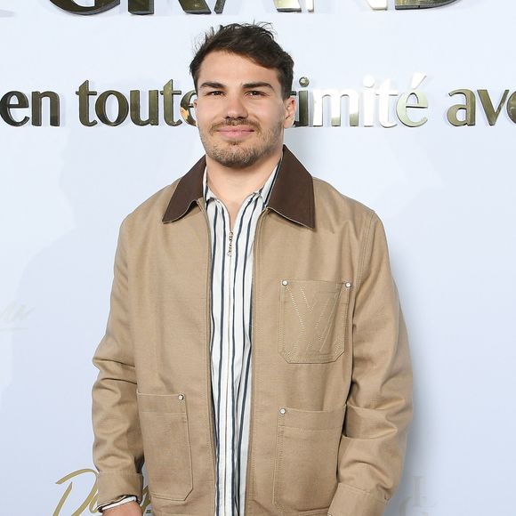 Antoine Dupont au photocall du Grand Dîner en toute intimité avec Dadju sur la plage de l'hôtel Carlton en marge du 78ème Festival International du Film de Cannes, France, le 17 mai 2025. © Lionel Urman/Bestimage