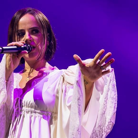 Son mari, sa famille et les personnes positives qui l'entourent jouent un rôle essentiel dans son quotidien.

Alizée au Zénith de Paris-La Villette, lors de son dernier concert de sa tournée anniversaire '25 ans déjà !', à Paris, France, le 4 octobre 2026. Après deux concerts complets à l’Olympia les 7 et 8 septembre 2026, la chanteuse a célébré un parcours jalonné de titres qui ont marqué plusieurs générations. © Vincenzo Arnone/Bestimage