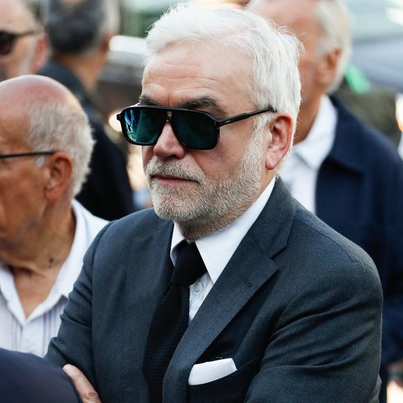 Pascal Praud - Arrivées aux obsèques de Philippe Labro en l'église de Saint-Germain-des-Prés à Paris le 13 juin 2025. © Dominique Jacovides - Christophe Clovis / Bestimage