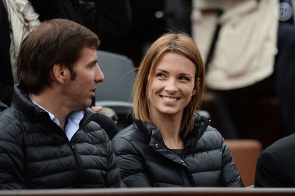 Isabelle Ithurburu et Gonzalo Quesada regardent un match lors du deuxième tour des Internationaux de France de tennis à Roland Garros à Paris, France, le 28 mai 2014. Photo Laurent Zabulon/Abaca