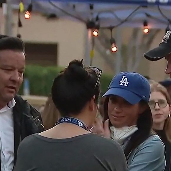 Après leur sortie auprès des sinistrés des incendies de Los Angeles le 11 janvier dernier
Le prince Harry et Meghan Markle se rendent au Pasadena Convention Center avec les services d secours et les victimes des incendies de Eaton à Los Angeles le 11 janvier 2025