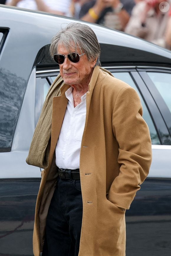 Jacques Dutronc aux obsèques de l'auteure-compositrice-interprète et actrice française Françoise Hardy au crématorium du cimetière du Père-Lachaise à Paris, France, le 20 juin 2024. © Jacovides-Moreau/Bestimage