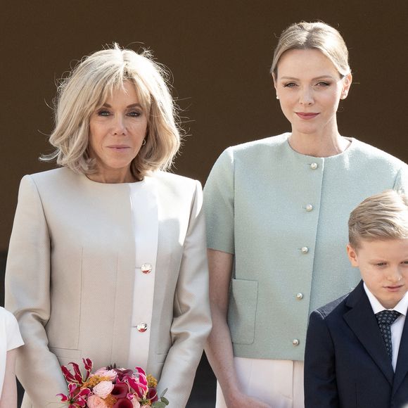 Brigitte Macron et la princesse Charlène de Monaco lors d'une cérémonie d'accueil à leur arrivée pour une visite d'Etat de deux jours au Palais Princier de Monaco, le 07 juin 2025. Photo par David NIVIERE/ABACAPRESS.COM