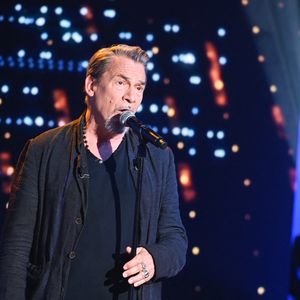 "C’est vrai que, systématiquement, dès que je croisais quelqu’un, c’était 'ça va ?'", racontait-il avec humour, 

Florent Pagny lors de l'enregistrement de l'émission « Vivement dimanche » au studio Rive Gauche, présentée par Michel Drucker, diffusée sur France 3 le 21 juin 2026, à Paris, France, le 20 mai 2026. © Guillaume Gaffiot/Bestimage