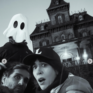 Les photos dévoilent des moments tendres devant un immense sapin et les décors illuminés du parc.

Nolwenn Leroy et son compagnon Arnaud Clément à Disneyland Paris. Capture Instagram