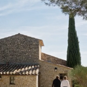 Bénabar ouvre les portes de sa maison dans l'émission "Mon côté sud"