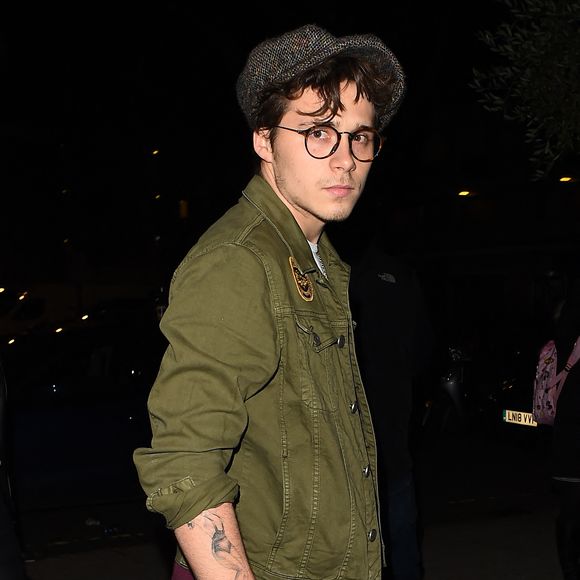 Depuis, la vie de Brooklyn se passe outre-Atlantique, aux côtés de Nicola... 

Victoria Beckham et David Beckham ainsi que leur fils Brooklyn Beckham sont vus arrivant au Laylow London pour la Haig Club House Party, Londres, Royaume-Uni, le 3 décembre 2018. Photo par Hewitt/Splash News/ABACAPRESS.COM