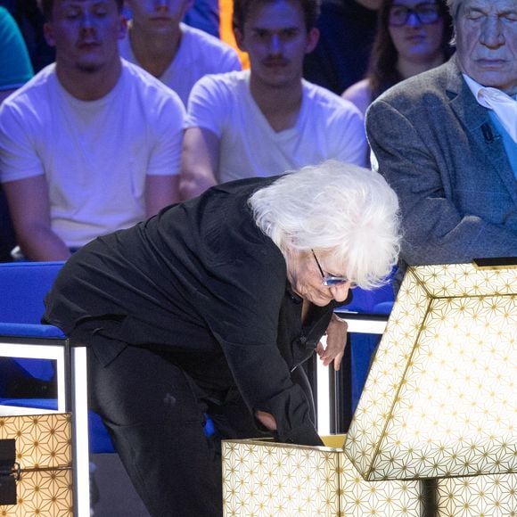 Exclusif - Catherine Lara lors de l'enregistrement de l'émission "La Boîte à secrets", présentée par F.Bollaert et diffusée le 9 janvier 2026 sur France 3, dans les studios du Lendit à Saint-Denis, France, le 2 décembre 2025. © Cyril Moreau/Bestimage