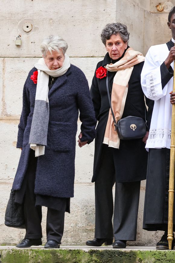 - Sortie des obsèques de Catherine Laborde en l’église Saint-Roch à Paris, le 6 février 2025. Décédée le 28 janvier 2025 à l'âge de 73 ans, l'ancienne présentatrice météo de TF1 (1988 - 2017) était atteinte de la maladie neurodégénérative à corps de Lewy. 
© Jacovides - Moreau / Bestimage