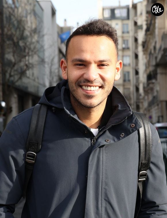 BI - Mohamed Bouhafsi aperçu dans les rues de Neuilly-sur-Seine, le 21 février 2025.