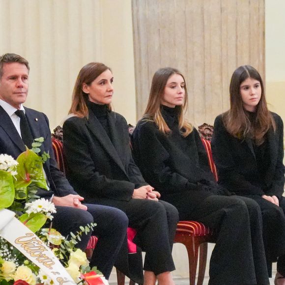 Ils sont apparus ensemble l'an dernier pour les obsèques du père du prince Emmanuel-Philibert

Veillée funèbre du prince Victor-Emmanuel de Savoie, en l'Eglise de Sant'Uberto à Turin, en présence de sa veuve Marina Ricolfi-Doria, de son fils, le prince Emmanuel-Philibert de Savoie avec sa femme la princesse Clotilde Courau et leurs filles les princesses Vittoria et Luisa, le 9 février 2024. Le fils du dernier roi d'Italie s'est éteint le 3 février 2024 à l'âge de 86 ans.
©Lucia Sabatelli / Bestimage