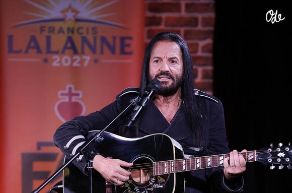 Leur collaboration repose sur une complicité ancienne et sur un goût commun pour les histoires racontées en musique.

Francis Lalanne lance sa campagne électorale pour les présidentielles de 2027 lors d'un meeting organisé à Paris, au Théâtre Galabru le 22 août 2026.
© Guirec Coadic / Bestimage