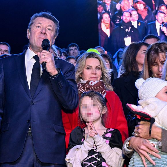 Jorge Rodriguez Vives, le ministre de la culture du Costa Rica, Christian Estrosi, le maire de Nice, sa femme Laura Tenoudji Estrosi, leur fille Bianca, Sarah Doraghi, Isabelle Siri, la productrice de télévision, et Maud Fontenoy, la navigatrice et son 5eme enfant, sa fille Eléa durant la soirée d'ouverture de la 140eme édition du Carnaval de Nice "Roi des Oceans" à Nice, le 15 février 2025. © Bruno Bebert/Bestimage