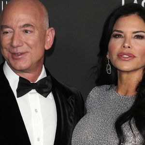 Jeff Bezos et Lauren Sanchez sont à peine mariés que la journaliste a déjà "le cœur brisé".


Jeff Bezos et Lauren Sanchez au 10e "Annual Art+Film Gala" organisé par Gucci à la "LACMA Art Gallery" à Los Angeles © Broadimage / Bestimage