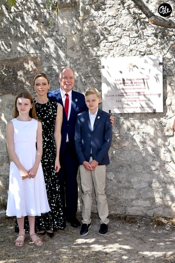 Le prince Albert II de Monaco, la princesse Charlène de Monaco, le prince Jacques de Monaco, marquis des Baux et la princesse Gabriella de Monaco lors de leur visite officielle aux Baux-de-Provence, France, le 5 septembre 2026. © Bruno Bebert/Bestimage
