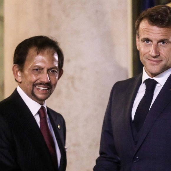 Le président de la République française, Emmannuel Macron reçoit sa Majesté le sultan de Bruneï Haji Sir Hassanal Bolkiah Mu'izzaddin Waddaulah pour un entretien au palais de l'Elysée à Paris, France, le 13 octobre 2023. © Stéphane Lemouton/Bestimage