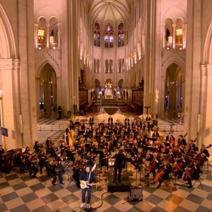 Vianney chante sa version d'"Hallelujah" au coeur de Notre-Dame de Paris pour sa réouverture le 7 décembre 2024.