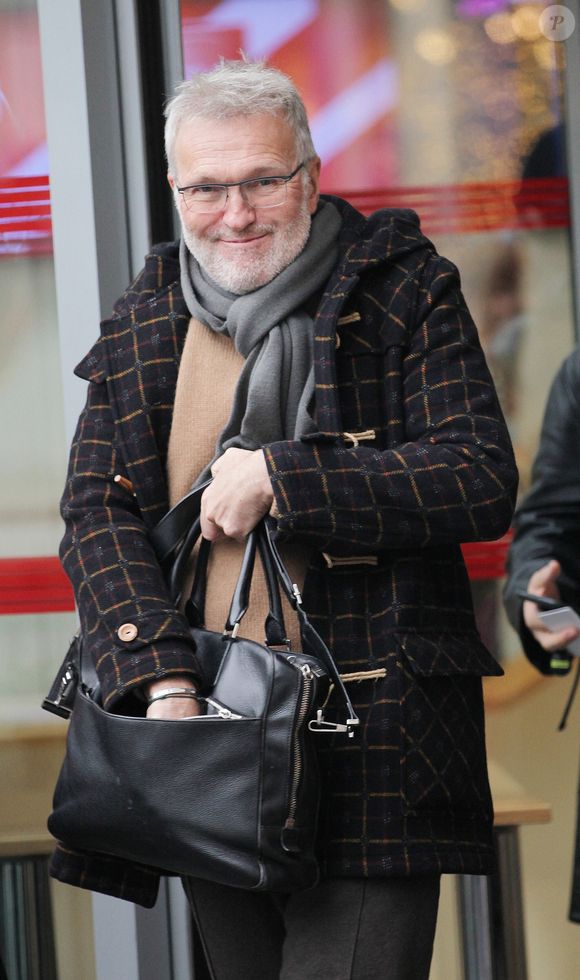 Laurent Ruquier à la sortie de l'émission "Les Grosses Têtes" aux studios RTL à Neuilly-sur-Seine, France, le 21 novembre 2022. © Jonathan Rebboah/Panoramic/Bestimage