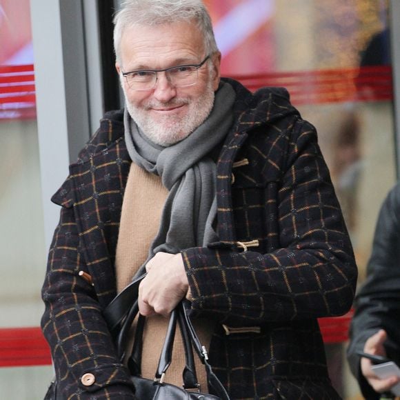 Laurent Ruquier à la sortie de l'émission "Les Grosses Têtes" aux studios RTL à Neuilly-sur-Seine, France, le 21 novembre 2022. © Jonathan Rebboah/Panoramic/Bestimage